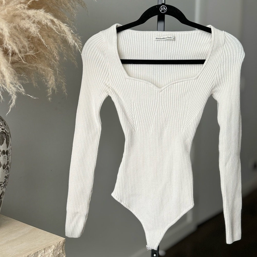Abercrombie & Fitch Long Sleeve Sweetheart Sweater Bodysuit